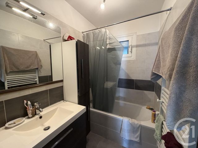 Appartement T3 à louer - 3 pièces - 55.47 m2 - TOULON - 83 - PROVENCE-ALPES-COTE-D-AZUR - Century 21 Agence Du Bord De Mer