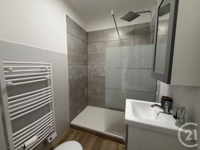 Appartement Studio à louer - 1 pièce - 22.8 m2 - SIX FOURS LES PLAGES - 83 - PROVENCE-ALPES-COTE-D-AZUR - Century 21 Agence Du Bord De Mer