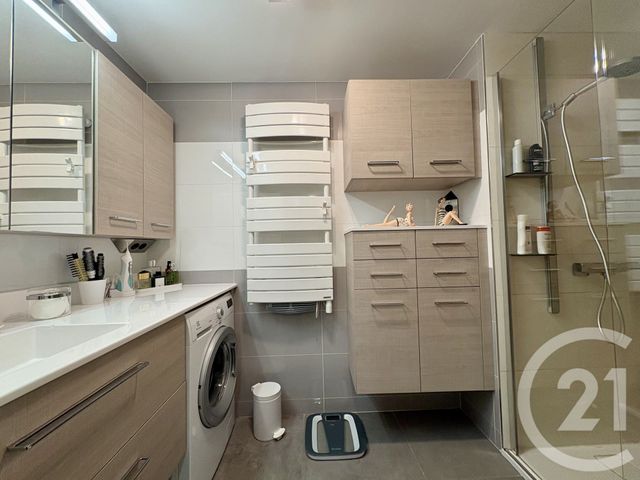 Appartement T3 à vendre - 3 pièces - 81.35 m2 - SIX FOURS LES PLAGES - 83 - PROVENCE-ALPES-COTE-D-AZUR - Century 21 Agence Du Bord De Mer