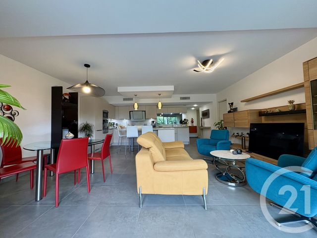 Appartement T3 à vendre - 3 pièces - 81.35 m2 - SIX FOURS LES PLAGES - 83 - PROVENCE-ALPES-COTE-D-AZUR - Century 21 Agence Du Bord De Mer