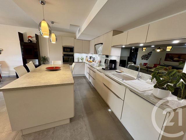 Appartement T3 à vendre - 3 pièces - 81.35 m2 - SIX FOURS LES PLAGES - 83 - PROVENCE-ALPES-COTE-D-AZUR - Century 21 Agence Du Bord De Mer