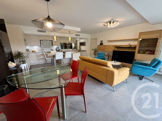 Appartement T3 à vendre - 3 pièces - 81.35 m2 - SIX FOURS LES PLAGES - 83 - PROVENCE-ALPES-COTE-D-AZUR - Century 21 Agence Du Bord De Mer