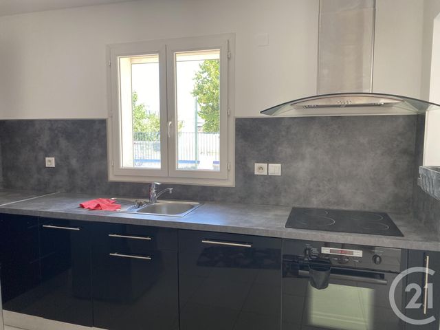 maison à louer - 3 pièces - 81.0 m2 - OLLIOULES - 83 - PROVENCE-ALPES-COTE-D-AZUR - Century 21 Agence Du Bord De Mer