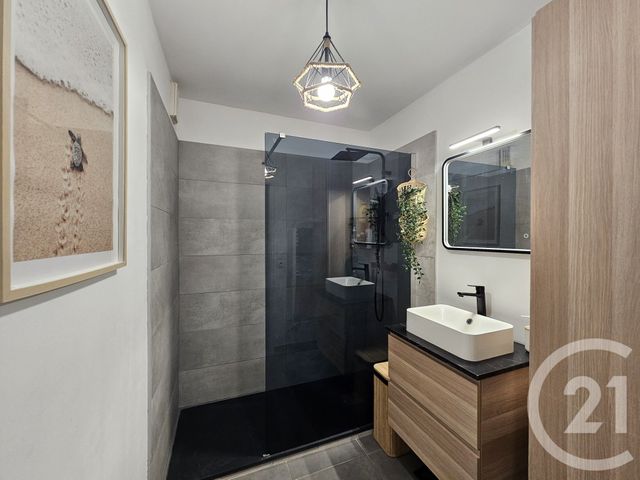 Appartement F3 à vendre - 3 pièces - 59.03 m2 - SIX FOURS LES PLAGES - 83 - PROVENCE-ALPES-COTE-D-AZUR - Century 21 Agence Du Bord De Mer