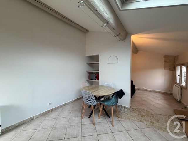 Appartement T2 à louer - 2 pièces - 34.5 m2 - SIX FOURS LES PLAGES - 83 - PROVENCE-ALPES-COTE-D-AZUR - Century 21 Agence Du Bord De Mer