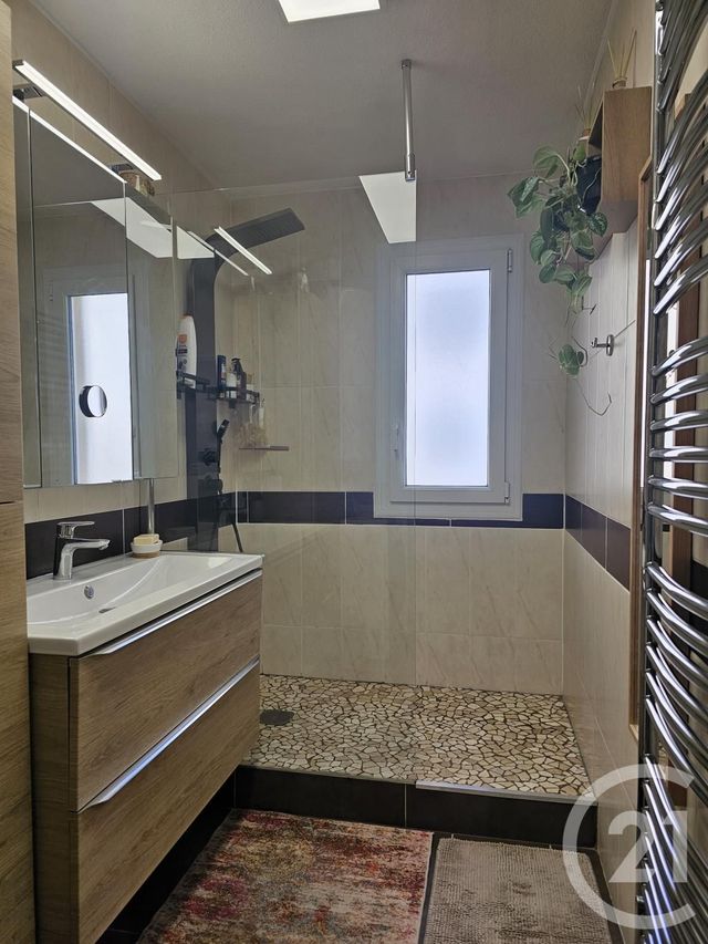 Appartement T3 à vendre - 3 pièces - 67.43 m2 - SIX FOURS LES PLAGES - 83 - PROVENCE-ALPES-COTE-D-AZUR - Century 21 Agence Du Bord De Mer