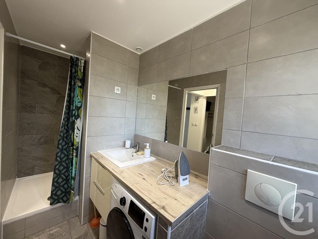 Appartement T2 à louer - 2 pièces - 26.7 m2 - SIX FOURS LES PLAGES - 83 - PROVENCE-ALPES-COTE-D-AZUR - Century 21 Agence Du Bord De Mer