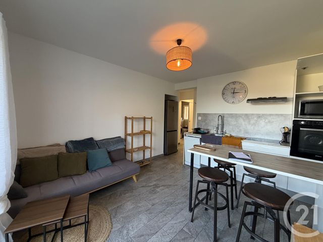 Appartement T2 à louer - 2 pièces - 26.7 m2 - SIX FOURS LES PLAGES - 83 - PROVENCE-ALPES-COTE-D-AZUR - Century 21 Agence Du Bord De Mer