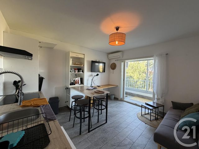 Appartement T2 à louer - 2 pièces - 26.7 m2 - SIX FOURS LES PLAGES - 83 - PROVENCE-ALPES-COTE-D-AZUR - Century 21 Agence Du Bord De Mer
