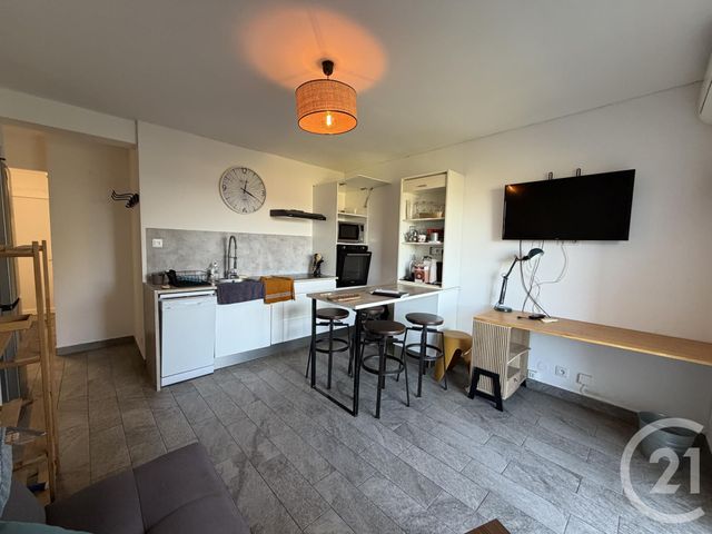 Appartement T2 à louer - 2 pièces - 26.7 m2 - SIX FOURS LES PLAGES - 83 - PROVENCE-ALPES-COTE-D-AZUR - Century 21 Agence Du Bord De Mer