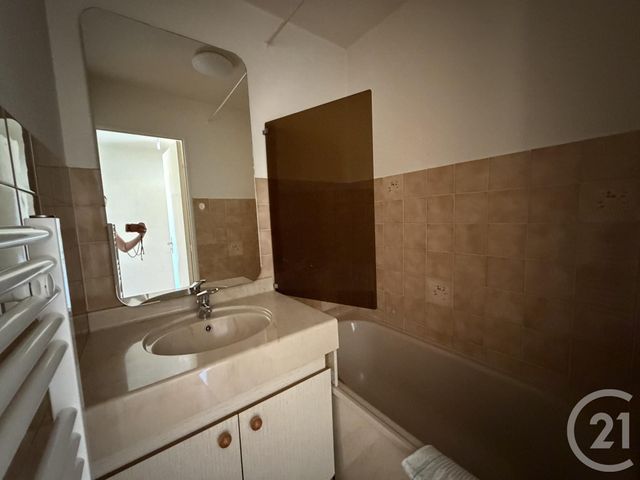 Appartement F1 à louer - 1 pièce - 22.0 m2 - SIX FOURS LES PLAGES - 83 - PROVENCE-ALPES-COTE-D-AZUR - Century 21 Agence Du Bord De Mer