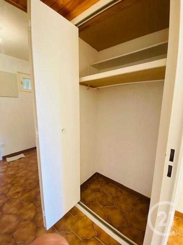 Appartement F1 à louer - 1 pièce - 22.0 m2 - SIX FOURS LES PLAGES - 83 - PROVENCE-ALPES-COTE-D-AZUR - Century 21 Agence Du Bord De Mer