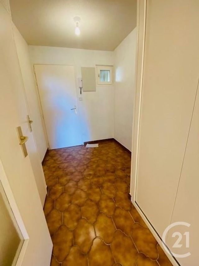 Appartement F1 à louer - 1 pièce - 22.0 m2 - SIX FOURS LES PLAGES - 83 - PROVENCE-ALPES-COTE-D-AZUR - Century 21 Agence Du Bord De Mer