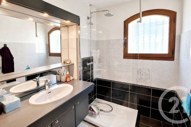Appartement F3 à vendre - 3 pièces - 52.9 m2 - SIX FOURS LES PLAGES - 83 - PROVENCE-ALPES-COTE-D-AZUR - Century 21 Agence Du Bord De Mer