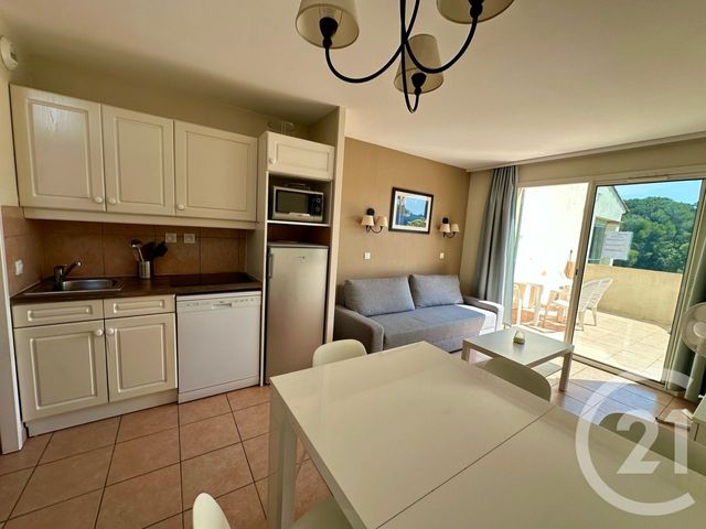 Appartement T3 à vendre - 3 pièces - 40.75 m2 - SIX FOURS LES PLAGES - 83 - PROVENCE-ALPES-COTE-D-AZUR - Century 21 Agence Du Bord De Mer