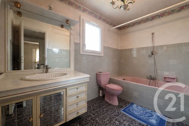 maison à vendre - 6 pièces - 135.0 m2 - SIX FOURS LES PLAGES - 83 - PROVENCE-ALPES-COTE-D-AZUR - Century 21 Agence Du Bord De Mer
