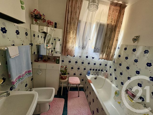 Appartement T3 à vendre - 3 pièces - 62.73 m2 - SIX FOURS LES PLAGES - 83 - PROVENCE-ALPES-COTE-D-AZUR - Century 21 Agence Du Bord De Mer