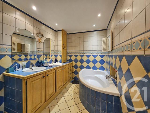 maison à vendre - 5 pièces - 137.77 m2 - SIX FOURS LES PLAGES - 83 - PROVENCE-ALPES-COTE-D-AZUR - Century 21 Agence Du Bord De Mer