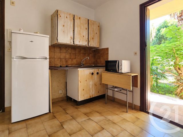 Appartement Studio à vendre - 1 pièce - 23.38 m2 - SIX FOURS LES PLAGES - 83 - PROVENCE-ALPES-COTE-D-AZUR - Century 21 Agence Du Bord De Mer