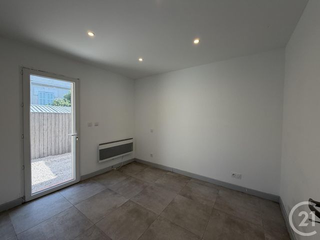 Appartement T2 à louer - 2 pièces - 31.35 m2 - LA SEYNE SUR MER - 83 - PROVENCE-ALPES-COTE-D-AZUR - Century 21 Agence Du Bord De Mer