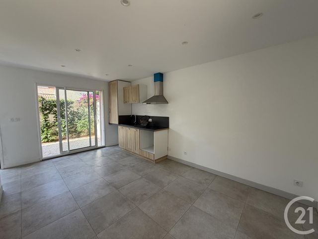 Appartement T2 à louer - 2 pièces - 31.35 m2 - LA SEYNE SUR MER - 83 - PROVENCE-ALPES-COTE-D-AZUR - Century 21 Agence Du Bord De Mer