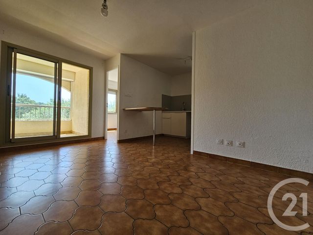 Appartement F3 à louer - 3 pièces - 39.94 m2 - ST MANDRIER SUR MER - 83 - PROVENCE-ALPES-COTE-D-AZUR - Century 21 Agence Du Bord De Mer