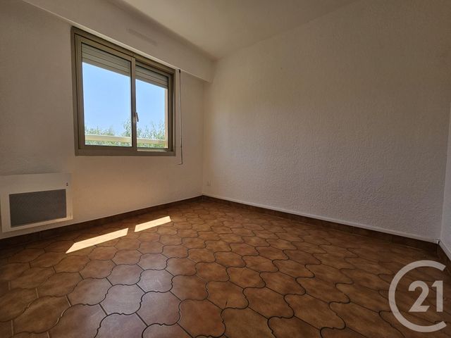 Appartement F3 à louer - 3 pièces - 39.94 m2 - ST MANDRIER SUR MER - 83 - PROVENCE-ALPES-COTE-D-AZUR - Century 21 Agence Du Bord De Mer