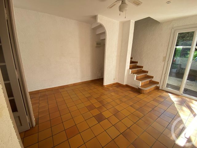Appartement à louer - 2 pièces - 45.4 m2 - SIX FOURS LES PLAGES - 83 - PROVENCE-ALPES-COTE-D-AZUR - Century 21 Agence Du Bord De Mer