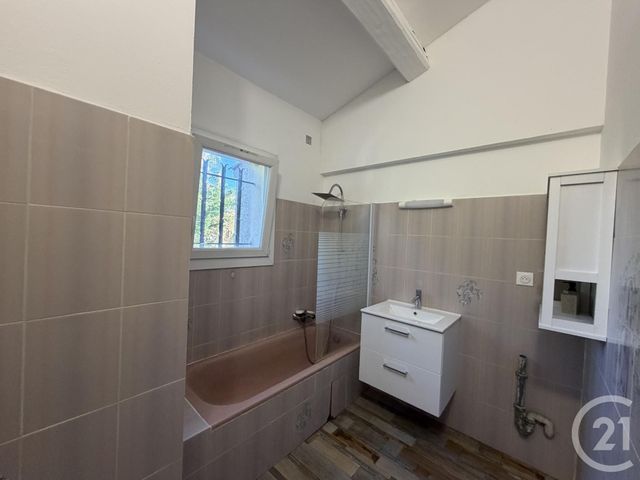 Appartement à louer - 2 pièces - 45.4 m2 - SIX FOURS LES PLAGES - 83 - PROVENCE-ALPES-COTE-D-AZUR - Century 21 Agence Du Bord De Mer