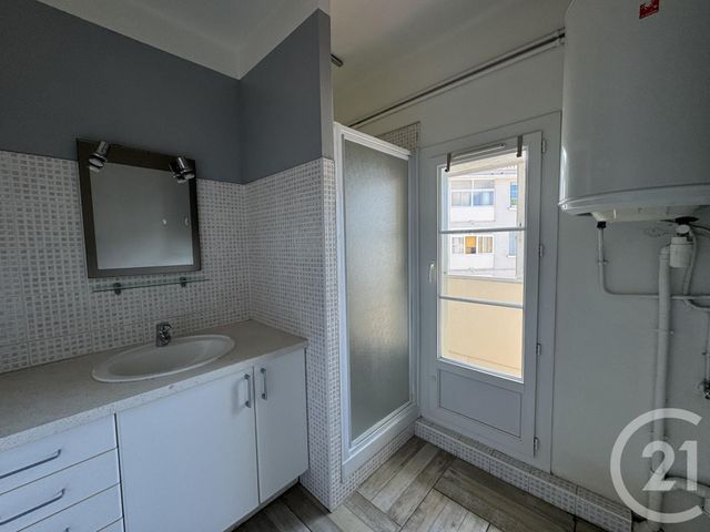 Appartement T3 à louer - 3 pièces - 71.01 m2 - LA SEYNE SUR MER - 83 - PROVENCE-ALPES-COTE-D-AZUR - Century 21 Agence Du Bord De Mer