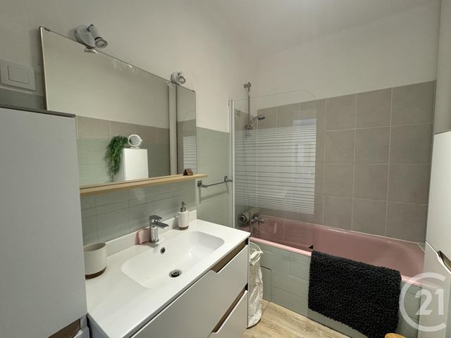 Appartement T2 à louer - 2 pièces - 32.89 m2 - SIX FOURS LES PLAGES - 83 - PROVENCE-ALPES-COTE-D-AZUR - Century 21 Agence Du Bord De Mer