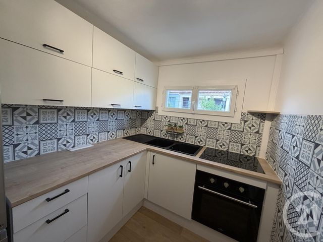 Appartement T2 à louer - 2 pièces - 31.55 m2 - SIX FOURS LES PLAGES - 83 - PROVENCE-ALPES-COTE-D-AZUR - Century 21 Agence Du Bord De Mer