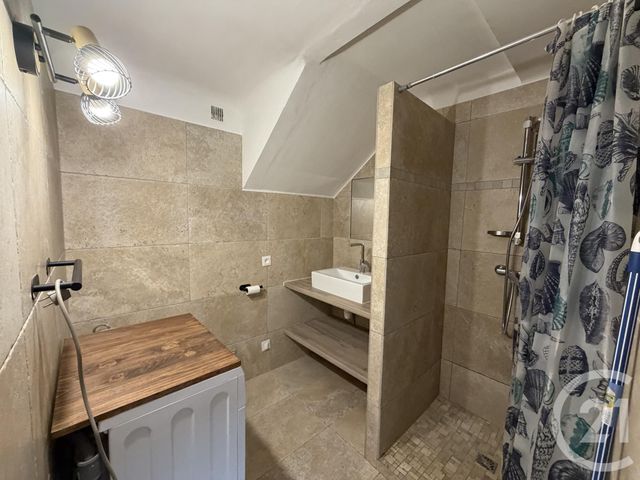 Appartement T2 à louer - 2 pièces - 31.55 m2 - SIX FOURS LES PLAGES - 83 - PROVENCE-ALPES-COTE-D-AZUR - Century 21 Agence Du Bord De Mer